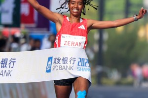 金年会官网-马赛迎欧超杯关键赛；清晨外线爆发；悬念犹存；训练强度明显提升(欧超杯赛程表)